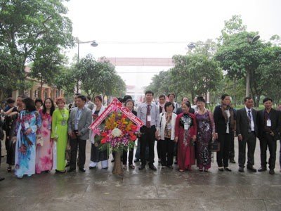 Đoàn kiều bào về thăm quê hương Chủ tịch Hồ Chí Minh - ảnh 1